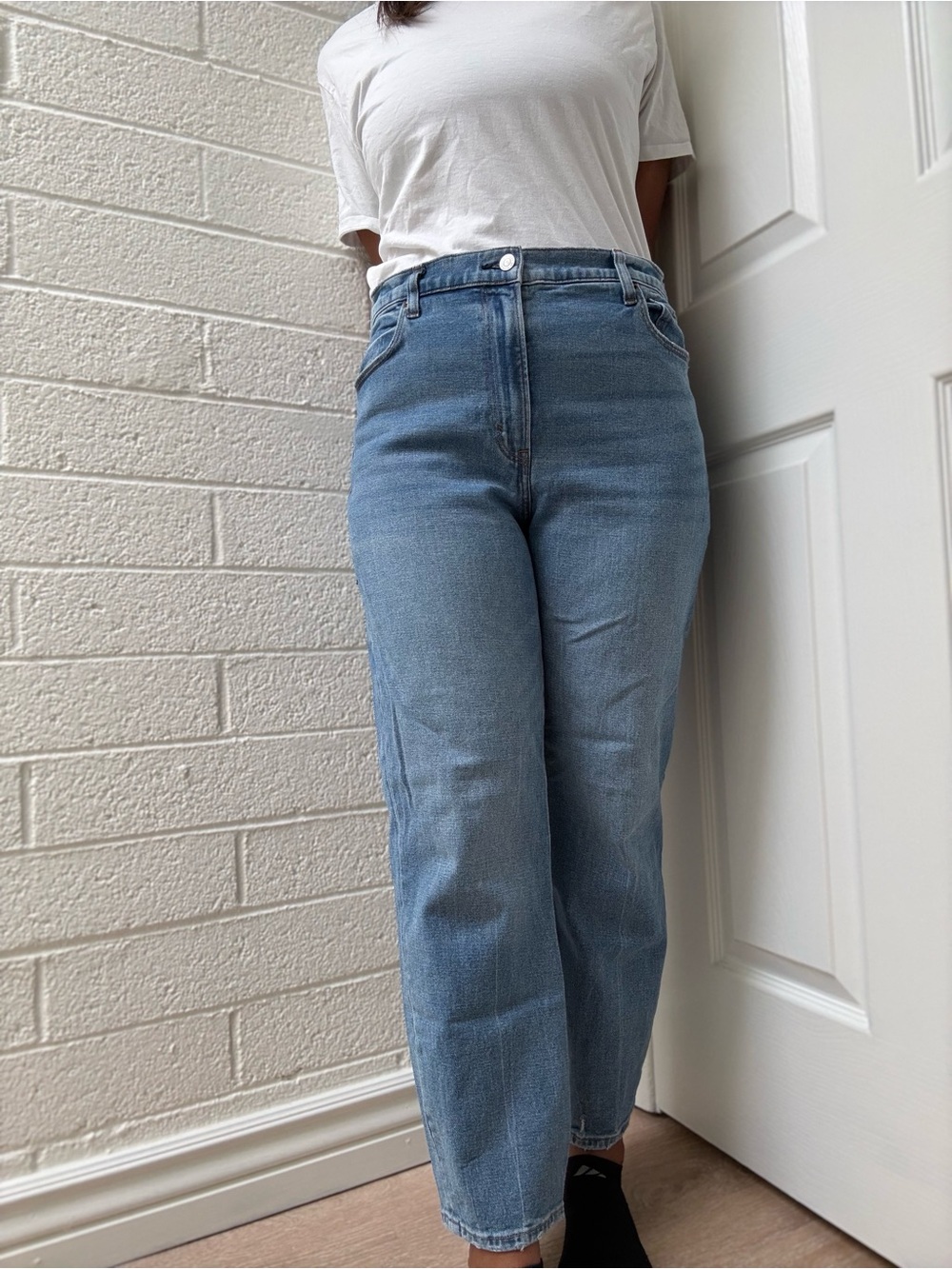 Abercrombie & Fitch The Mom High Rise Light Blue High-Rise Ankle Jeans